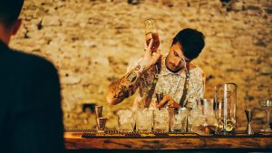 Comment créer un cocktail signature pour votre événement ?